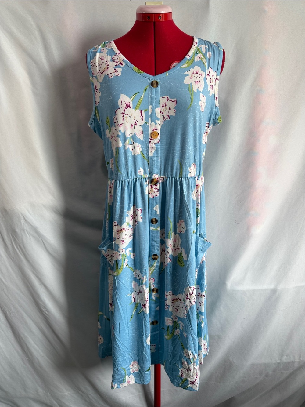 Sleeveless Blue Floral Midi Dress with Buttons